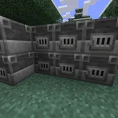 W Minecraft zbudowano duży piec hutniczy z kamienia. Otaczają go drzewa i trawa.