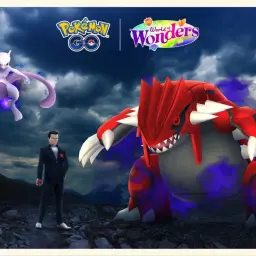 Mewtwo i Groudon w Pokemon GO, otoczeni mrocznym dymem, gotowi do walki.