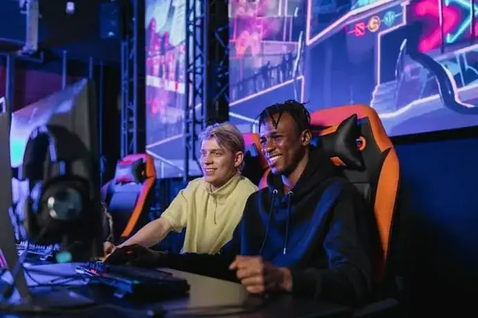 Zdjęcie E-sport szaleństwem emocji. Rywalizacja i adrenalina na maksa.