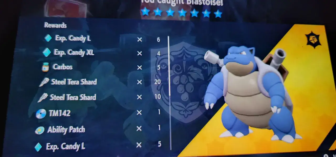 Złapano Blastoise! Otrzymano nagrody: cukierki doświadczenia, Carbos, odłamki Tery i łatkę zdolności.
